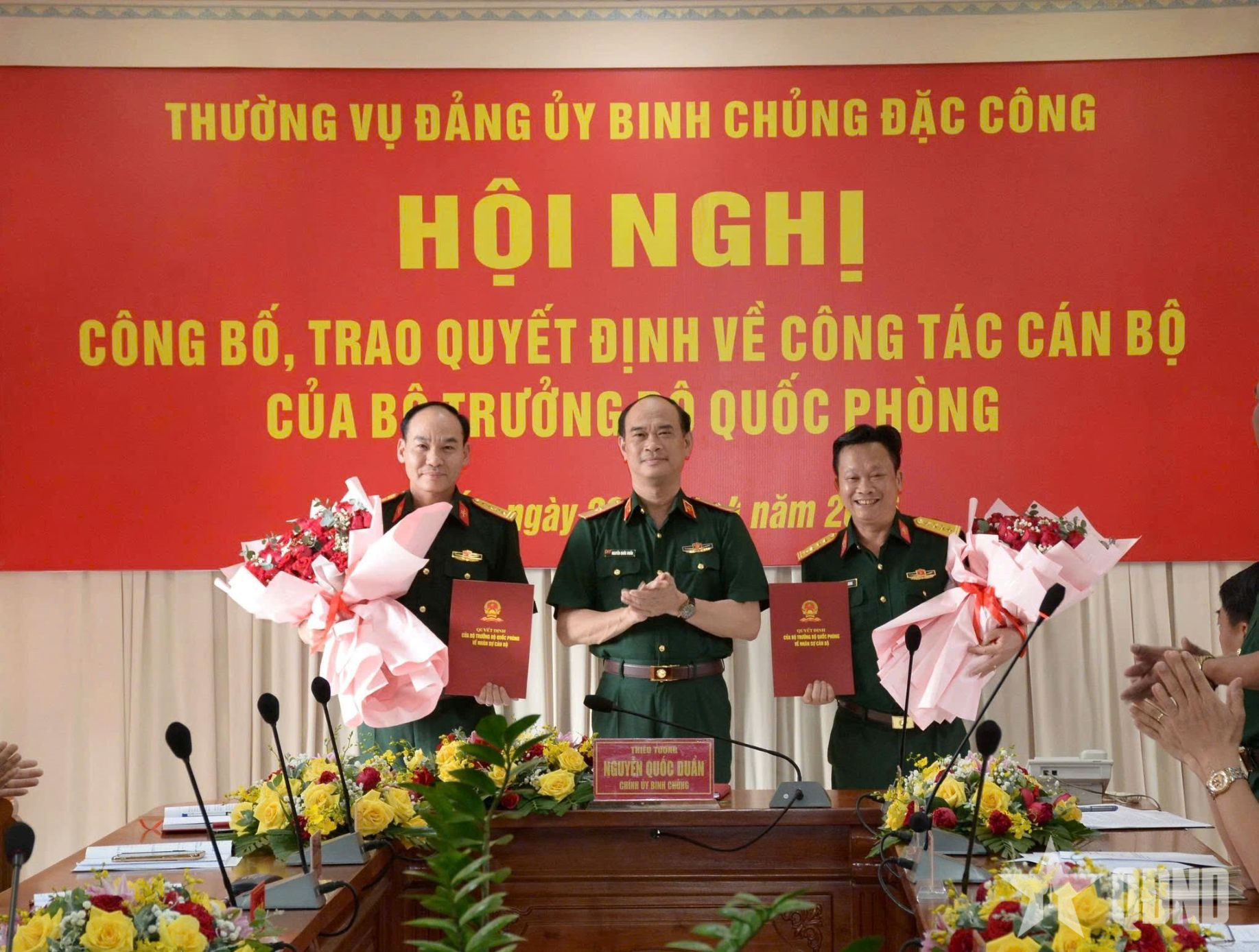 Thường vụ Đảng ủy Binh chủng Đặc công công bố, trao quyết định về công tác cán bộ